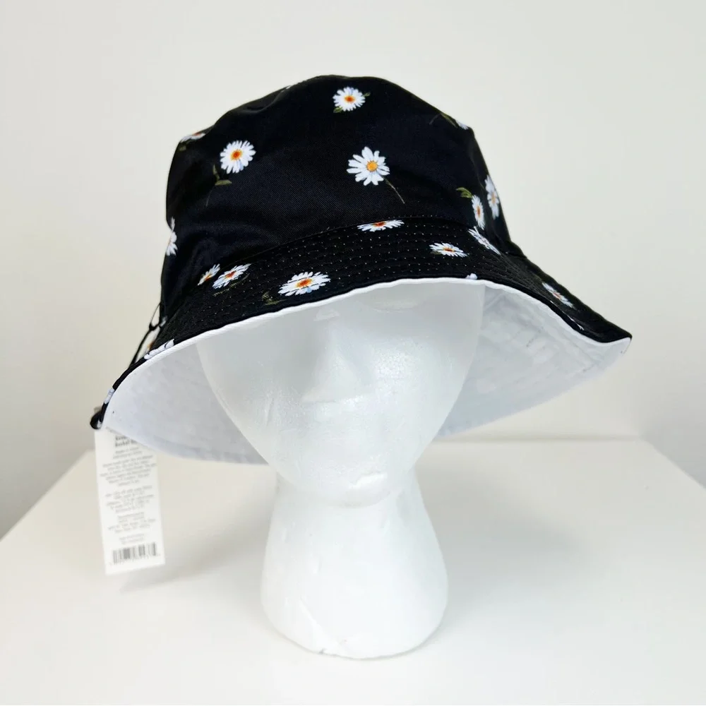 NWT Alice + Olivia Reversible Daisy Print Bucket Hat - Picture 2 of 6
